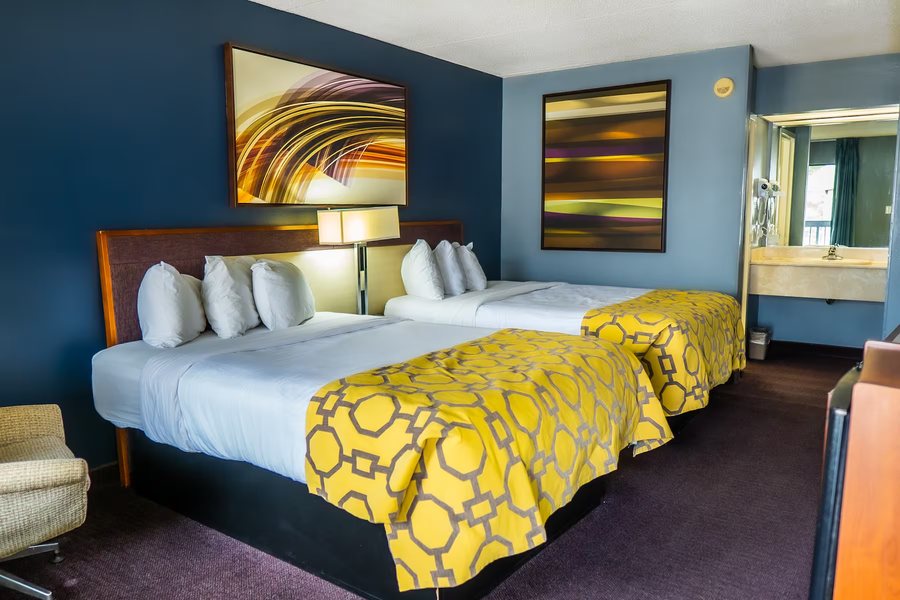 Baymont by Wyndham London KY — Guest room