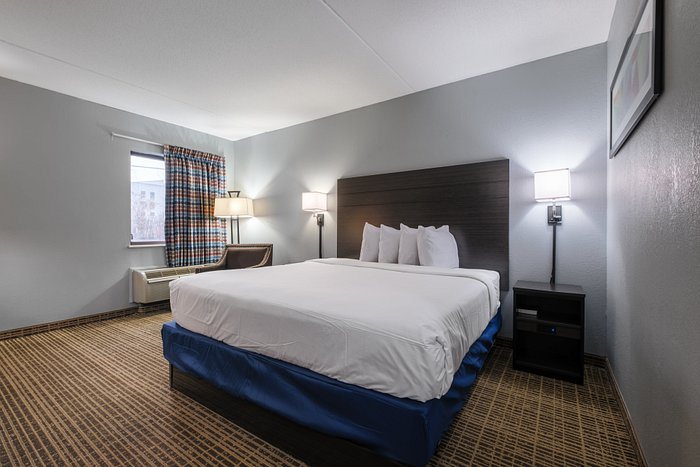 Baymont by Wyndham Louisville Airport South — Guest room