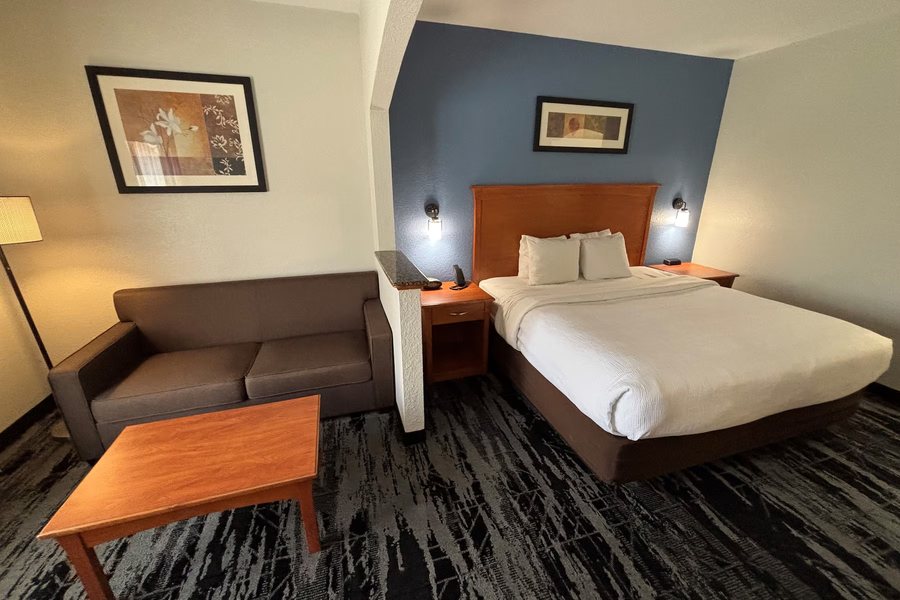 Baymont by Wyndham Marion — Guest room