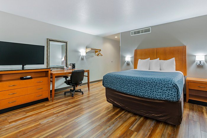 Baymont by Wyndham Missoula — Guest room