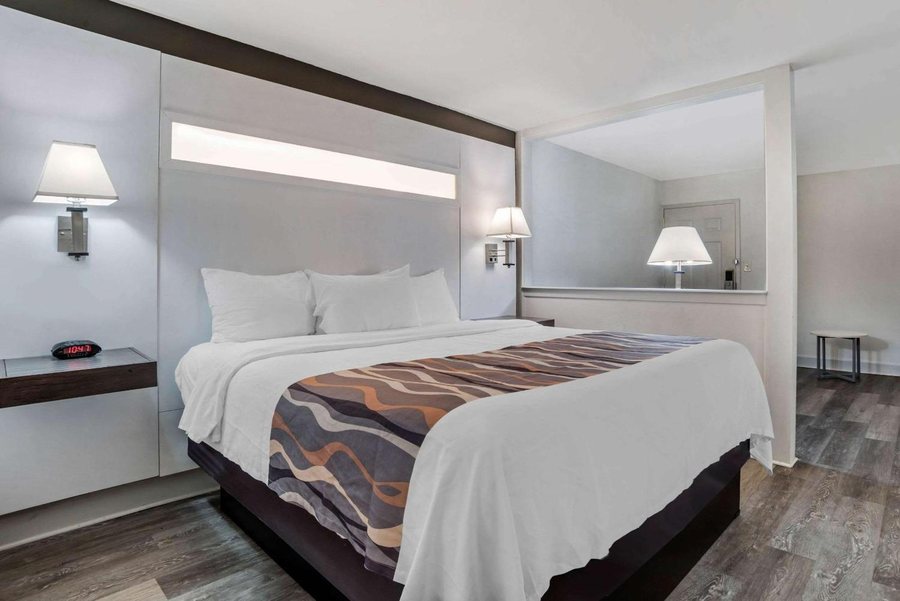 Baymont by Wyndham Montgomery AL — Guest room