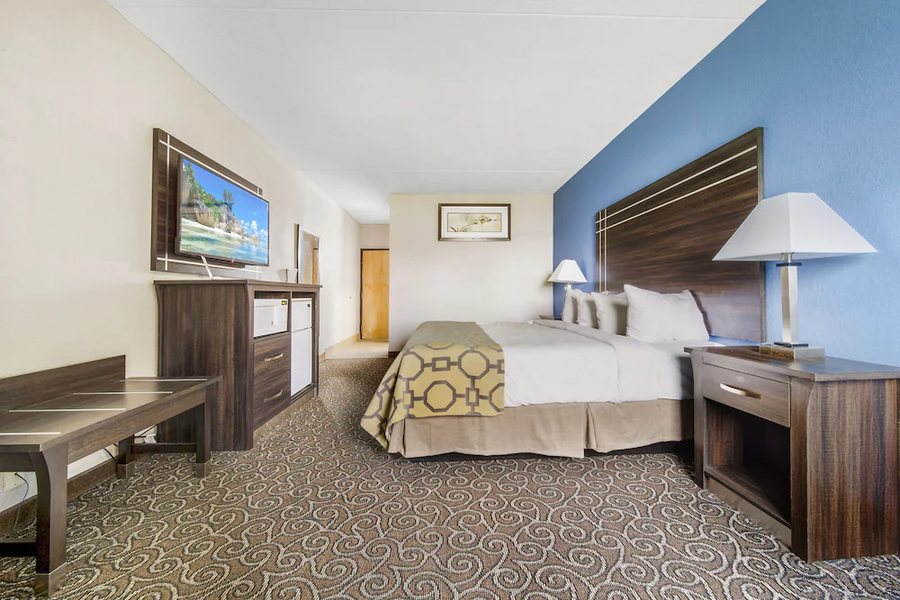 Baymont by Wyndham Muncie Near Ball State University — Guest room