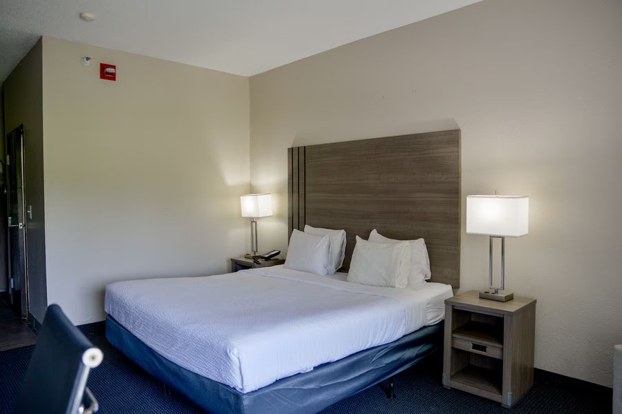 Baymont by Wyndham O Fallon St Louis Area — Guest room