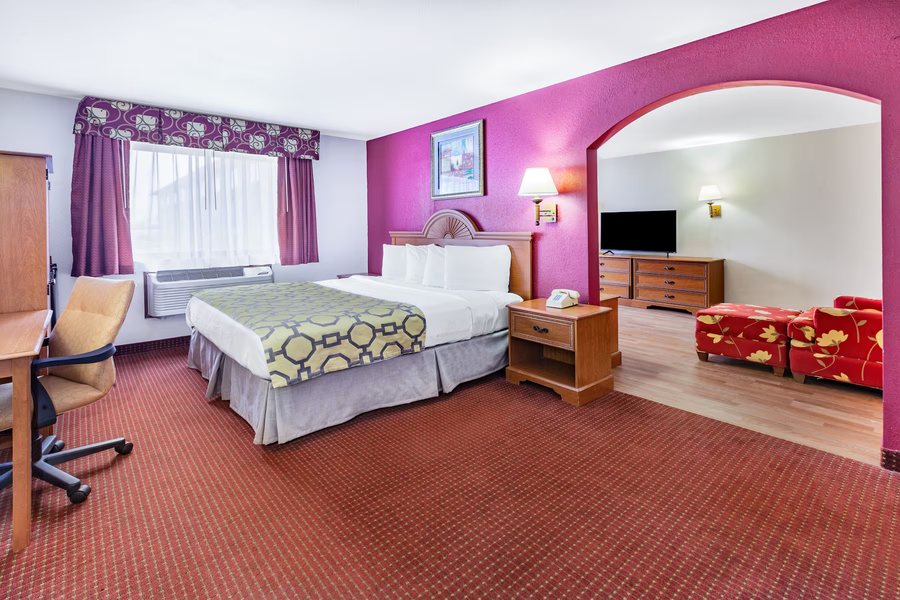 Baymont By Wyndham Perrysburg — Guest room