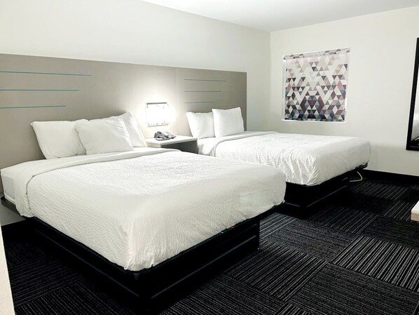 Baymont by Wyndham Port Wentworth — Guest room