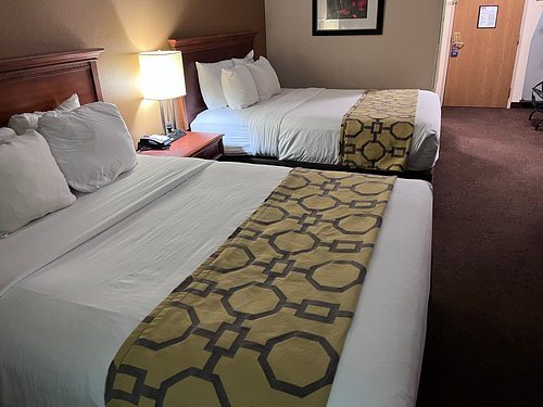 Baymont by Wyndham Portage Indiana Dunes — Guest room