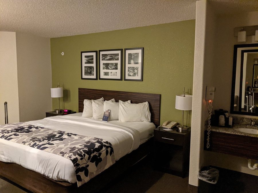 Baymont by Wyndham Pueblo — Guest room