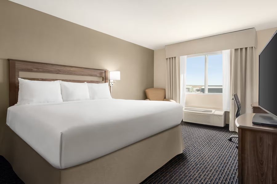 Baymont by Wyndham Rawlins — Guest room