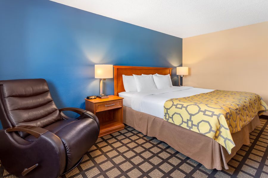 Baymont by Wyndham Rochester Mayo Clinic Area — Guest room