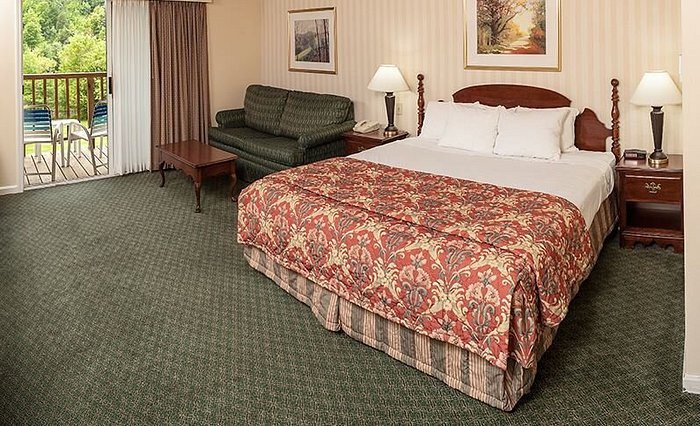 Baymont by Wyndham San Antonio Near South Texas Medical Ctr — Guest room