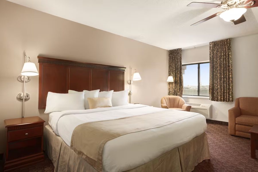 Baymont by Wyndham Sioux Falls — Guest room
