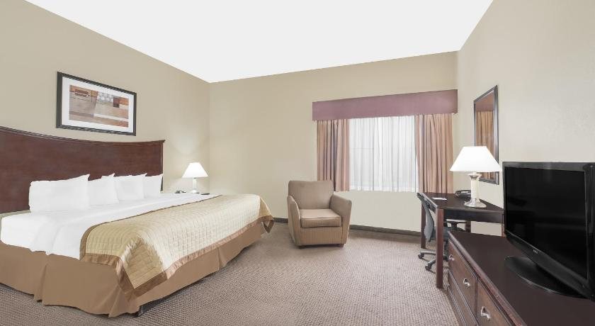 Baymont by Wyndham Snyder — Guest room