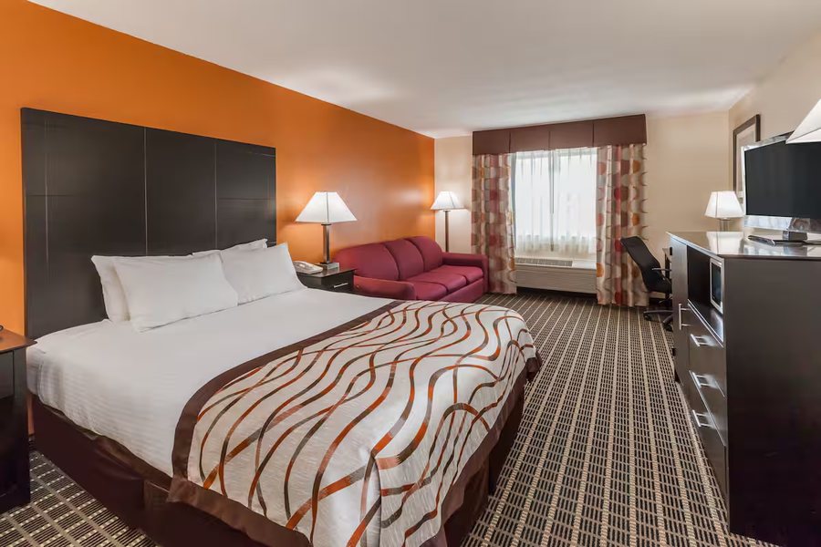 Baymont by Wyndham South Haven — Guest room