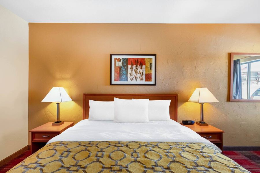 Baymont by Wyndham Spearfish — Guest room