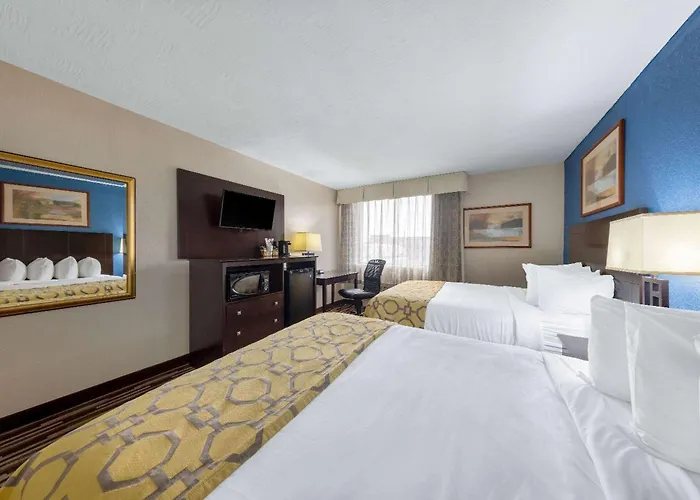 Baymont by Wyndham Springfield South Hwy 65 — Guest room
