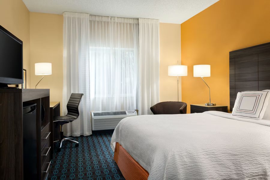 Baymont by Wyndham Tulsa — Guest room