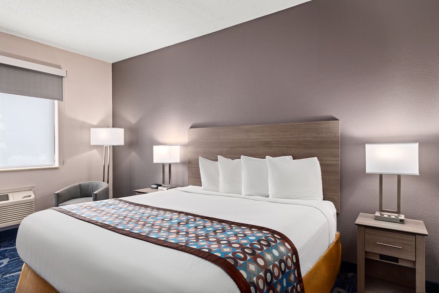 Baymont by Wyndham Waterloo — Guest room