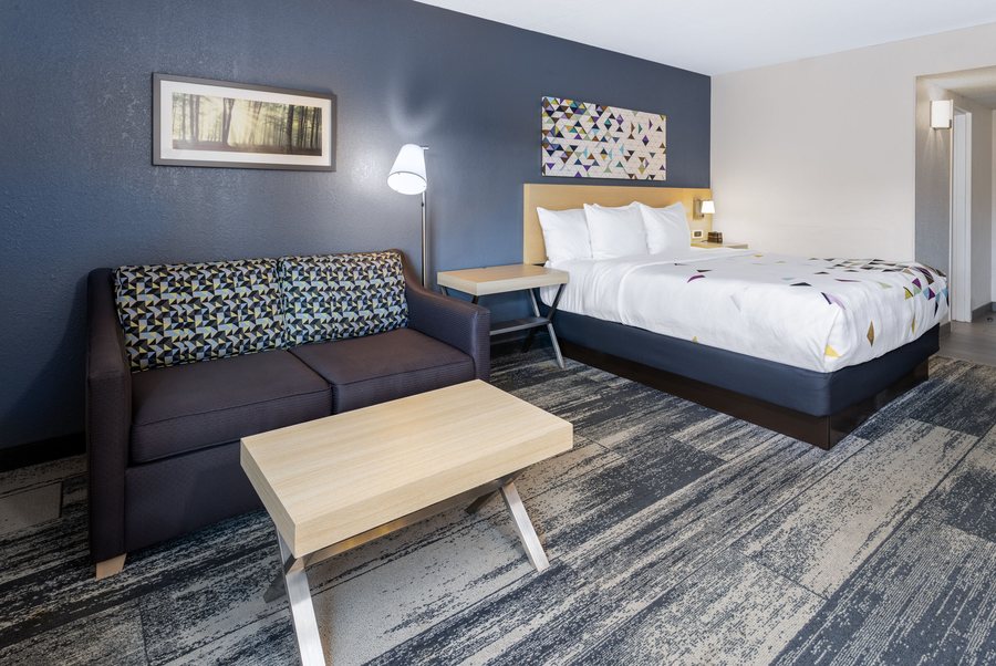 Baymont by Wyndham West Plains — Guest room