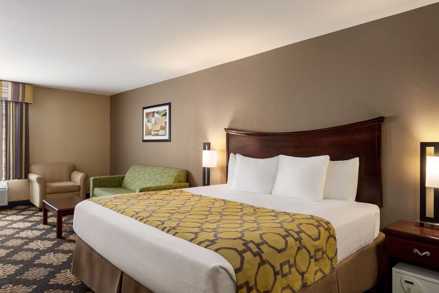 Baymont by Wyndham Wichita Falls — Guest room