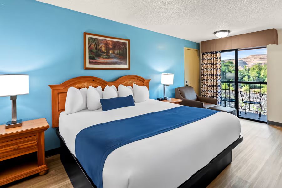 Baymont by Wyndham Yakima Riverfront — Guest room