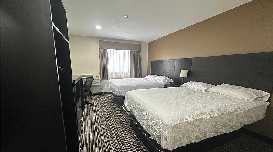 Baymont Inn Suites by Wyndham Bridgeton St Louis Area — Guest room