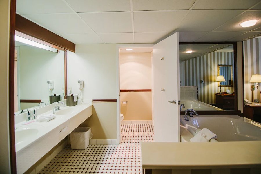 Bayshore Resort — Bathroom