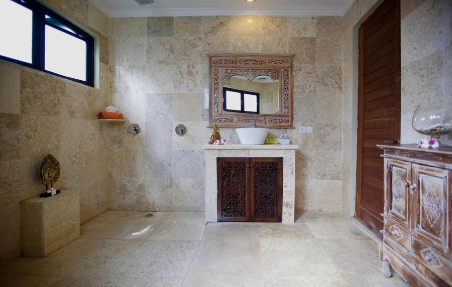 Bayshore Villas Candi Dasa — Bathroom