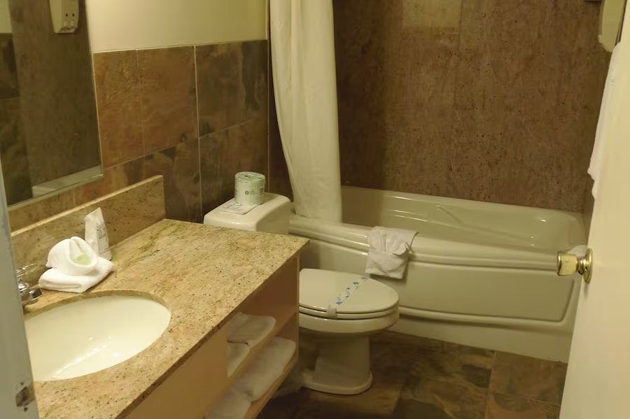 Bayside Resort Lake George — Bathroom