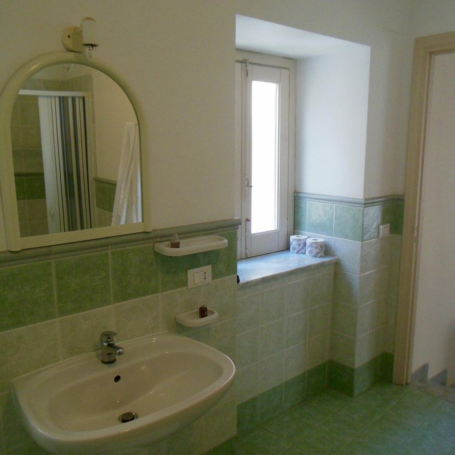 BB22 Charming Rooms Apartments — Bathroom