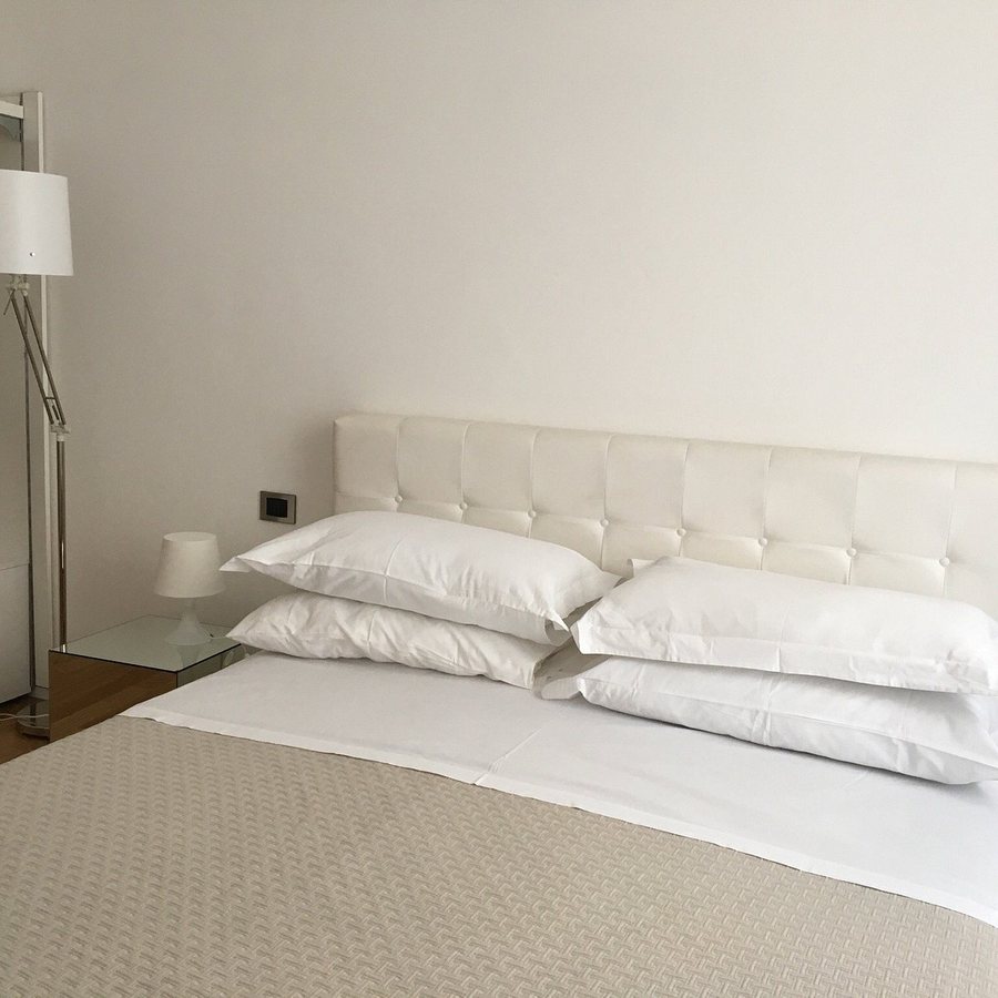 BB22 Palace — Guest room