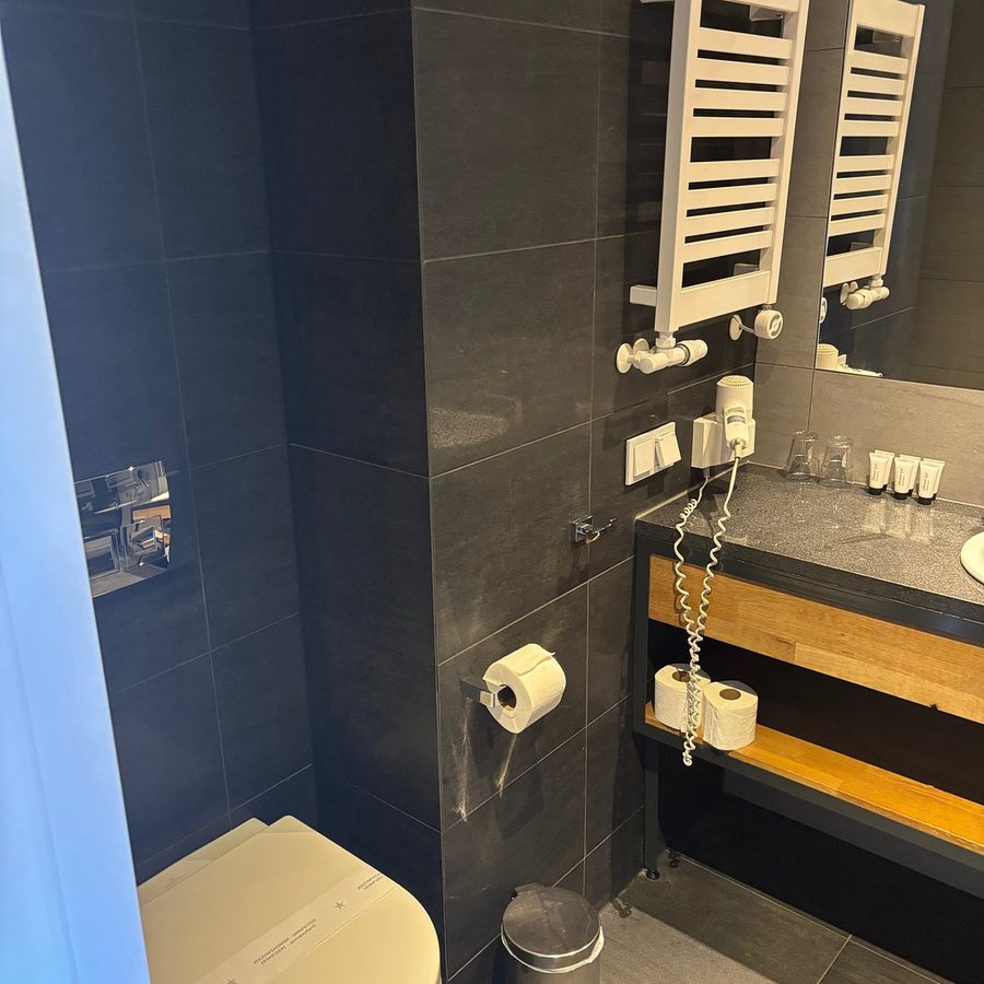 BC 29 Residence — Bathroom