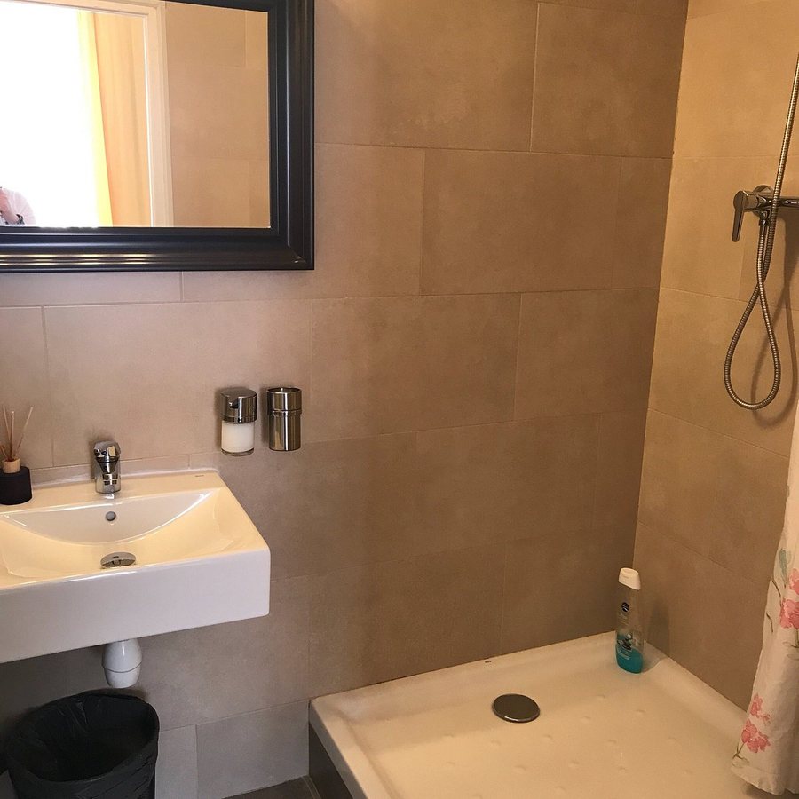 BCN Home Guest House Barcelona Catalonia — Bathroom