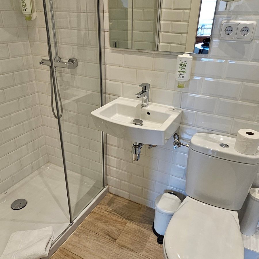 BCN Rambla Catalunya Apartments Barcelona Catalonia — Bathroom