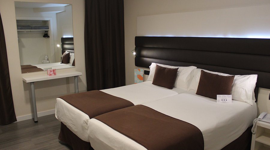 BCN Urbaness Hotels Del Comte Barcelona Catalonia — Guest room