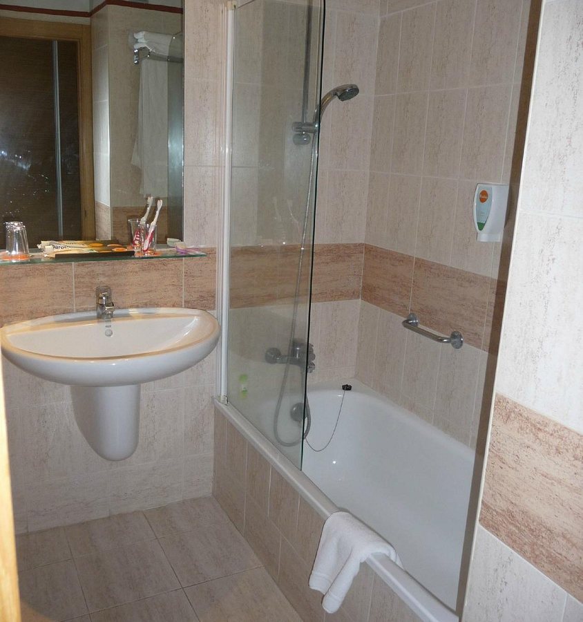 Be Live Adults Only Tenerife — Bathroom