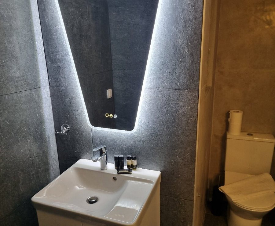 Be My Guest Athens — Bathroom