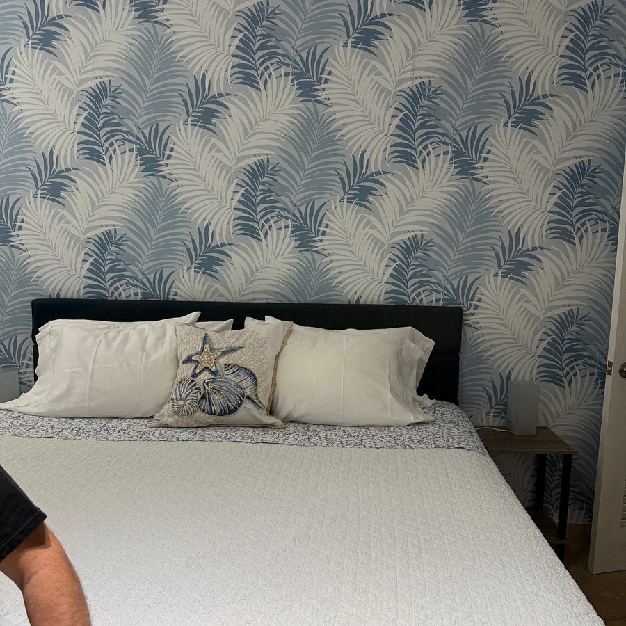 Beach Aqualina Apartments — Guest room