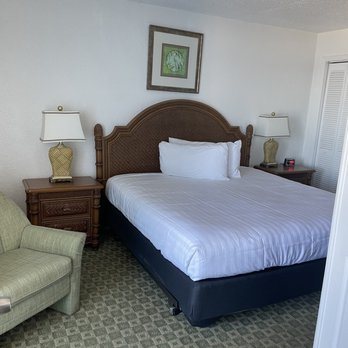 Beach Club at Montego Inn — Guest room
