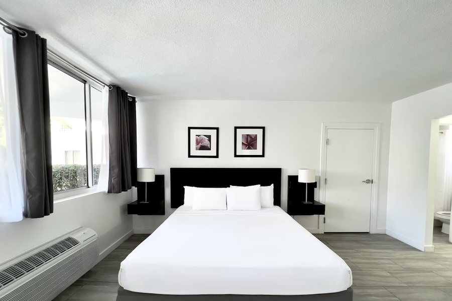 Beach Gardens — Guest room