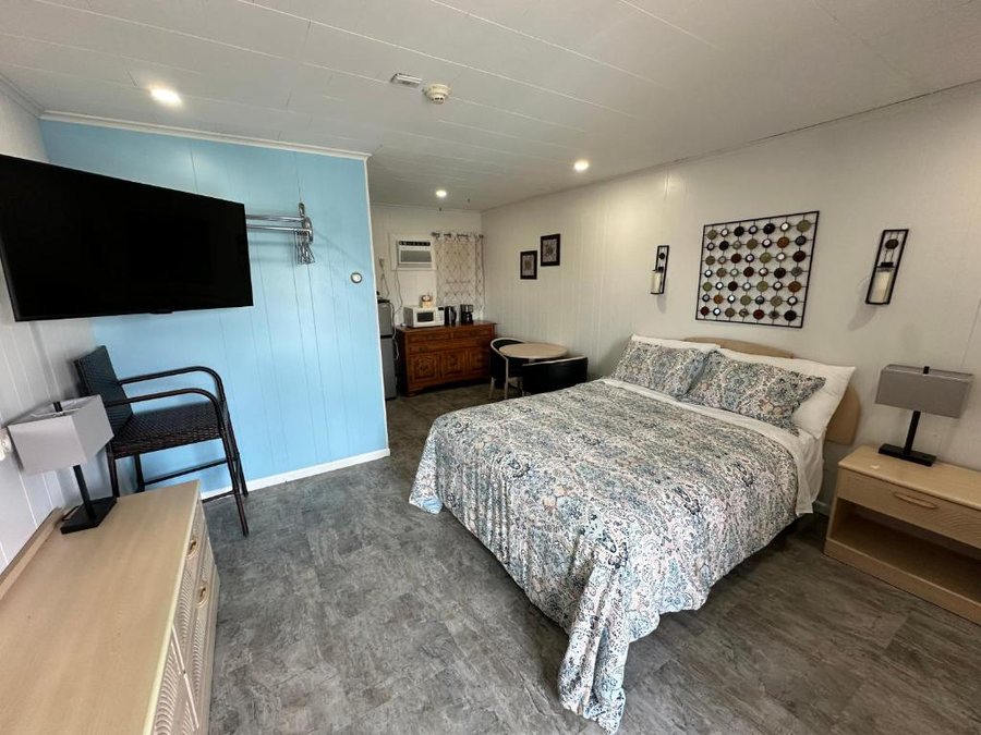 Beach Motel Suites — Guest room