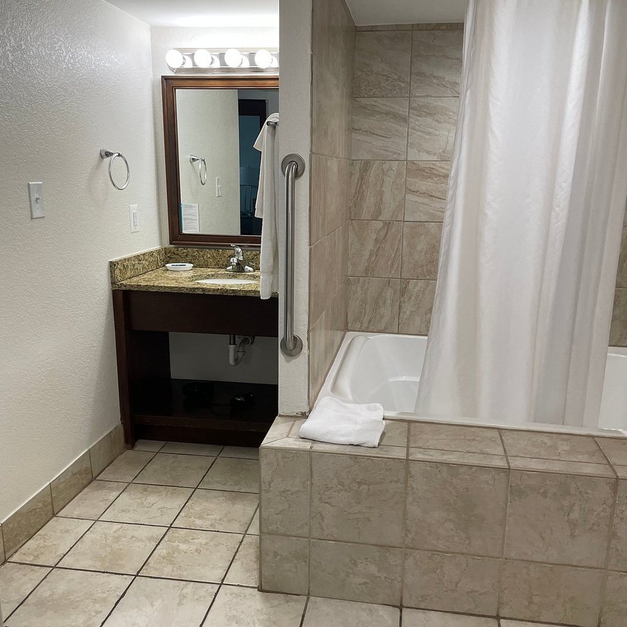 Beach Quarters Resort — Bathroom