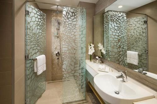 Beach Rotana All Suites — Bathroom