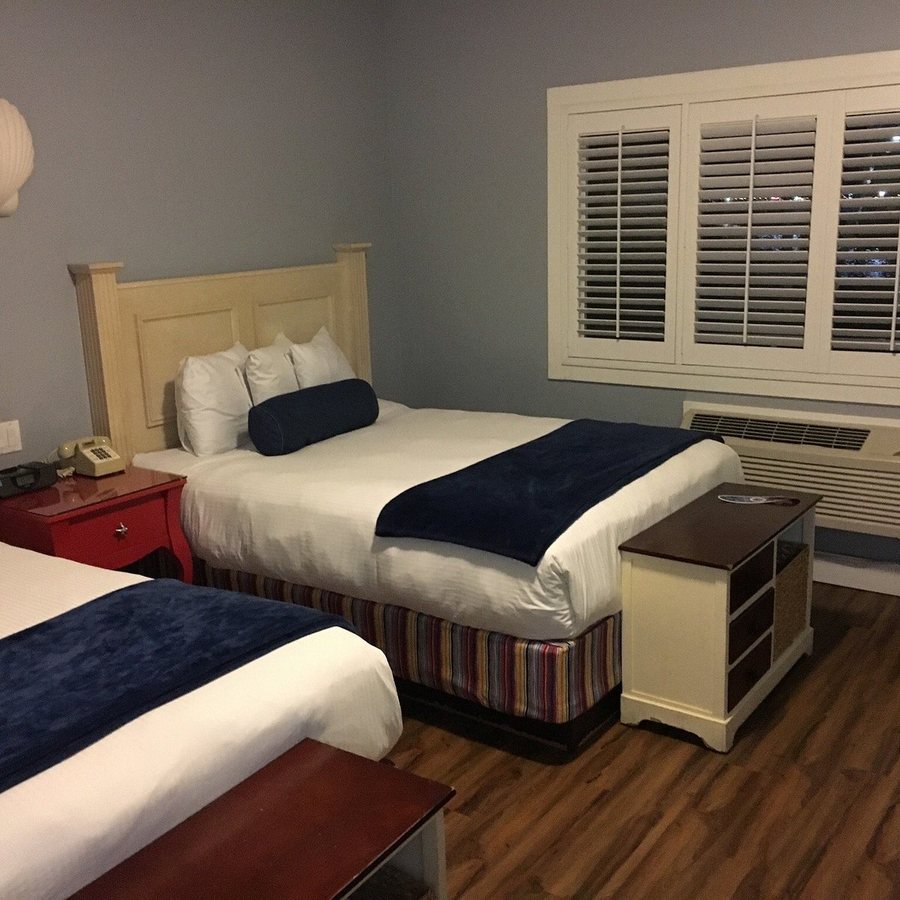 Beach Street Inn And Suites — Guest room