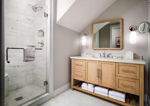 Beach Village at The Del LXR Hotels Resorts — Bathroom