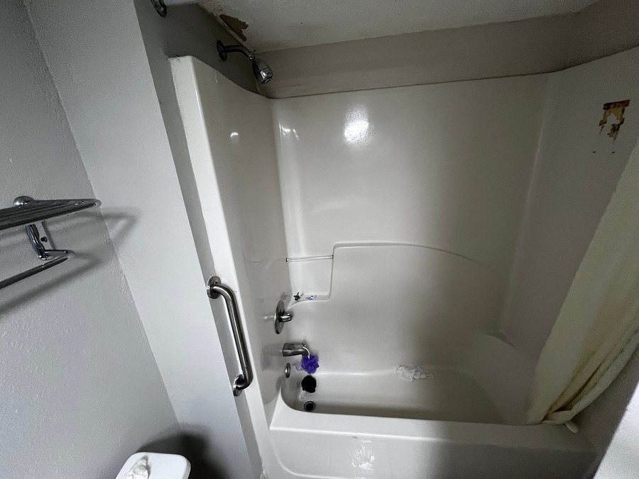 Beachcomber Beachfront Hotel a By The Sea Resort — Bathroom