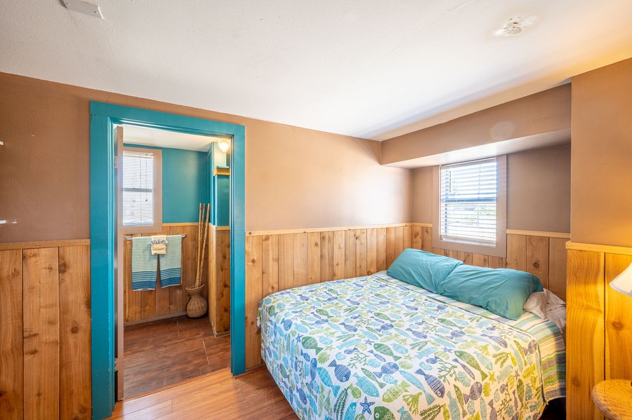 Beachcomber — Guest room