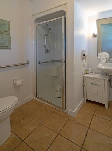 Beachcomber Resort at Montauk — Bathroom