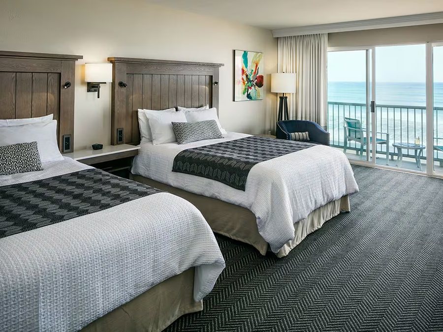 Beachfront Inn — Guest room
