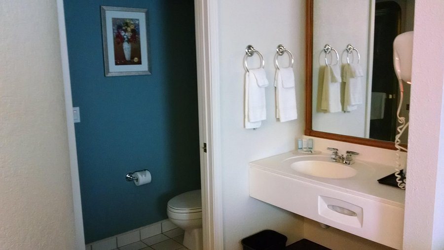 Beachfront Resort — Bathroom