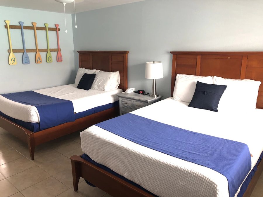 Beachgate CondoSuites Motel — Guest room